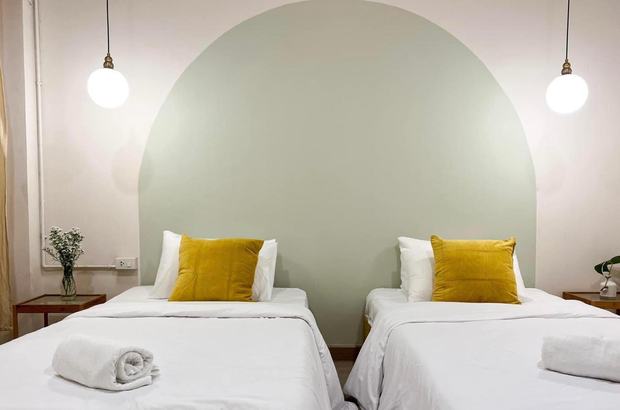 La Moon House Hotel Salaya Exterior foto